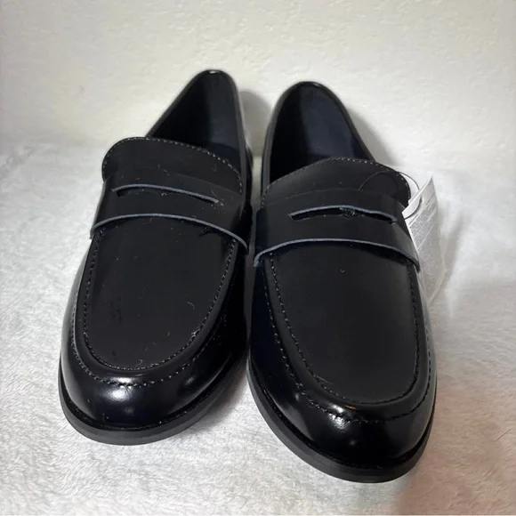 GAP Womans Black Slip-On Loafers